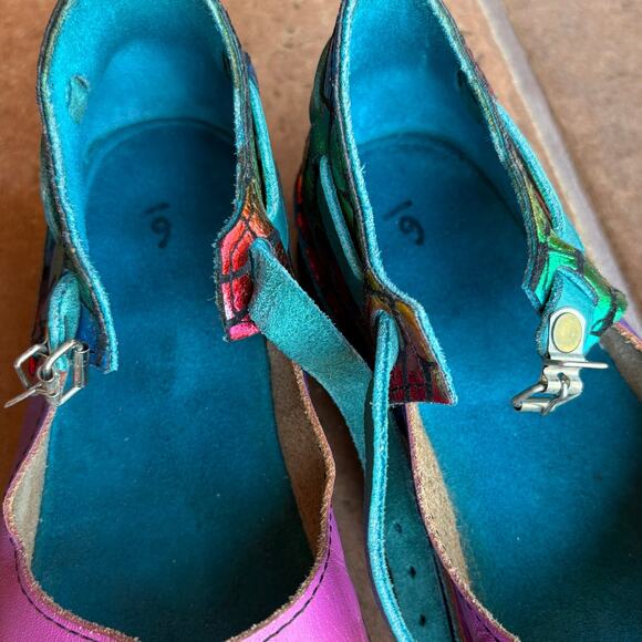 Soletech Painted Style Sandals w Flowers Iridescent Rainbow size 8(?) Pls Read! - Picture 12 of 15